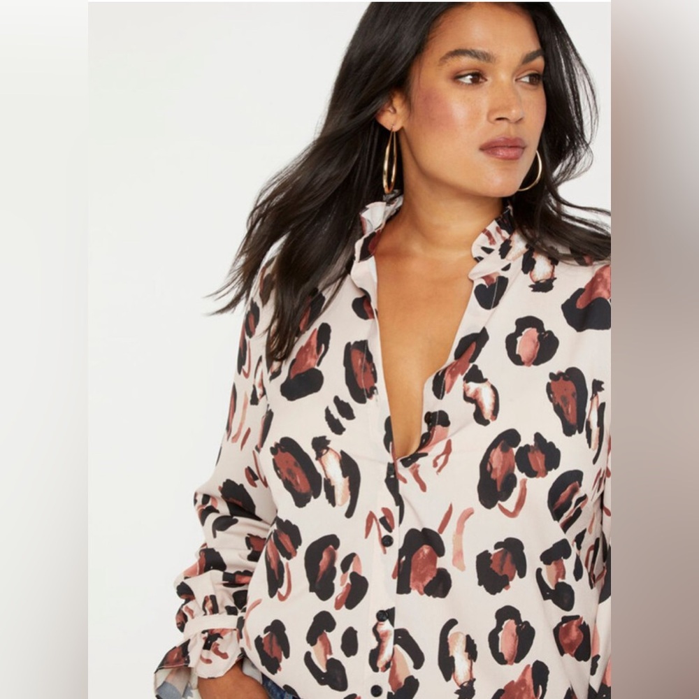 Eloquii v neck ruffle size 22 blouse EUC